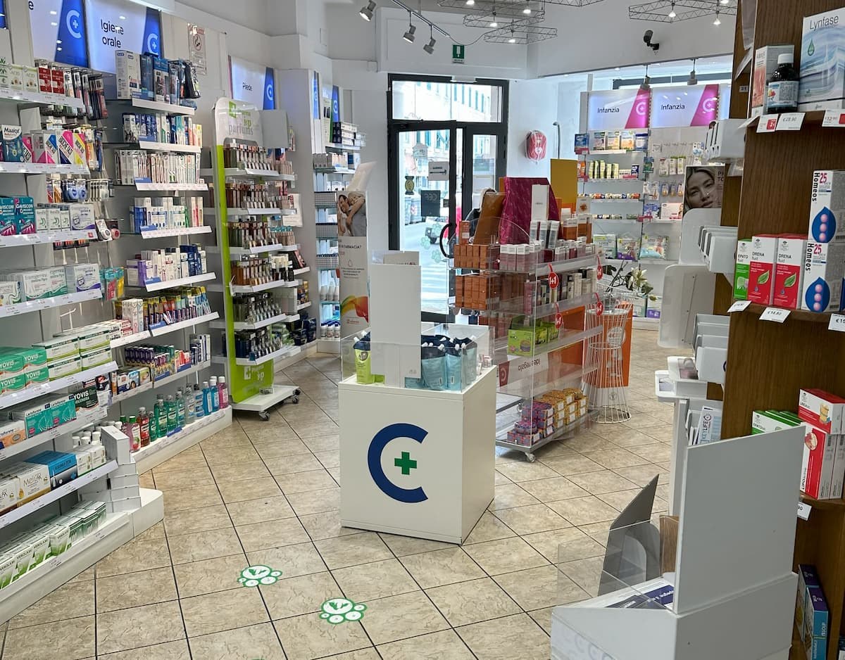 Oltre il bancone: la nuova geografia della salute tra farmacia e territorio